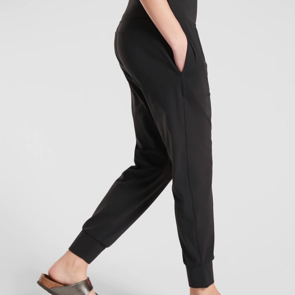 athleta Saluation Jogger - Picture 4 of 5